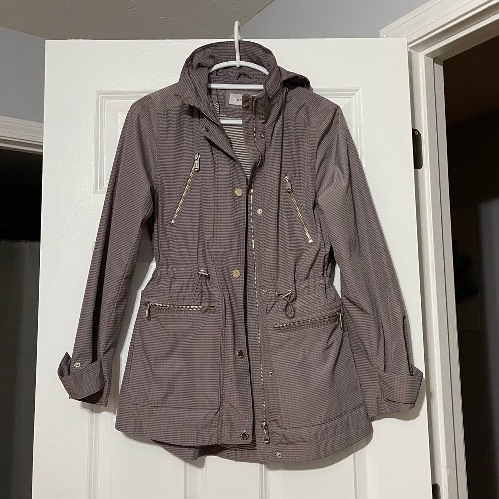 Small, grey rain coat